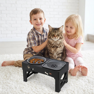 gamelle pour chat anti glouton devant chat et enfants