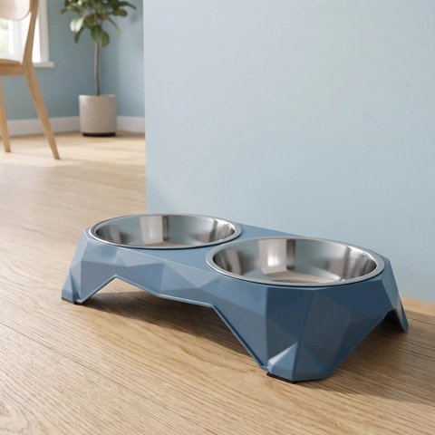 Gamelle pour chat surélevée bleu près d'un mur