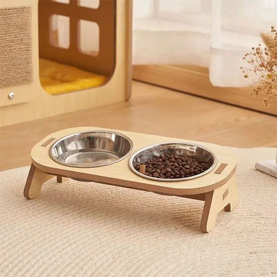 Gamelle surélevée chat design harmoniser dans la salle de séjour